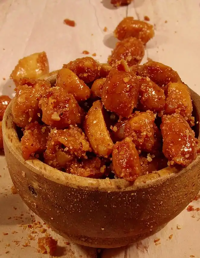 Roasted nuts glazed with sweet and salted glaze