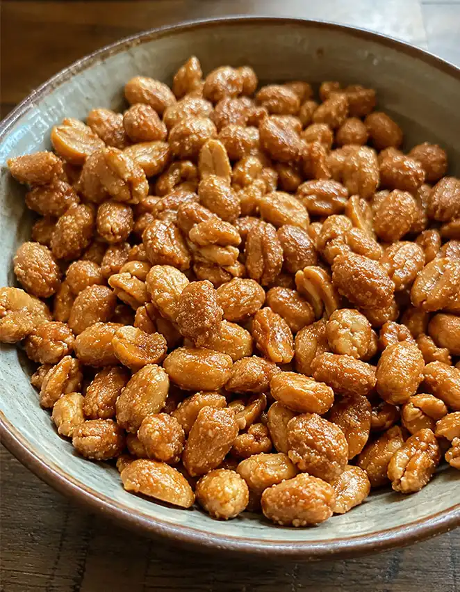 Roasted nuts glazed with sweet and salted glaze