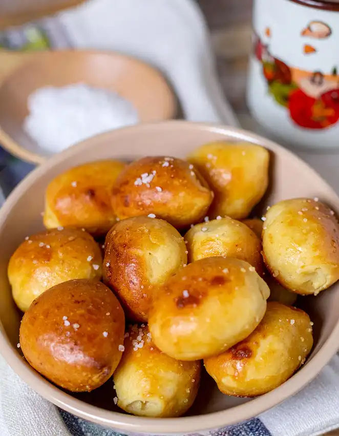 Yummy soft pretzel bites recipe