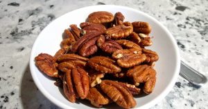 Roasted pecans with sugar, syrup and cayenne