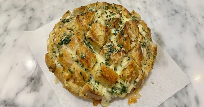 Pull-apart Cheesy Garlic Bread