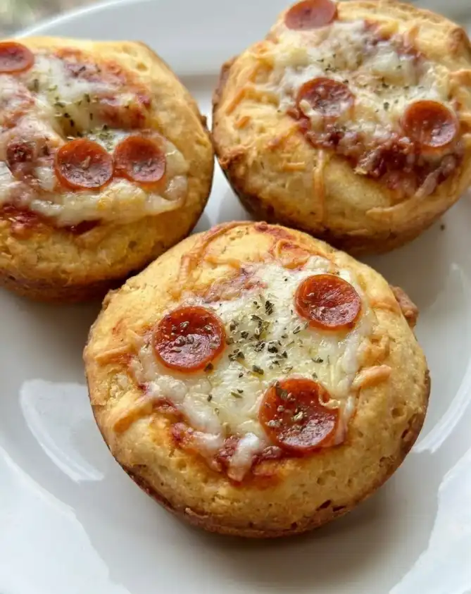 A plate of Mini pizza bites