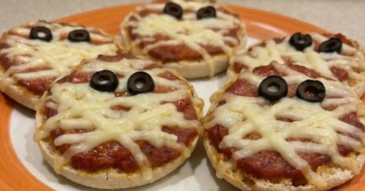 Halloween pizzas for easy appetizer