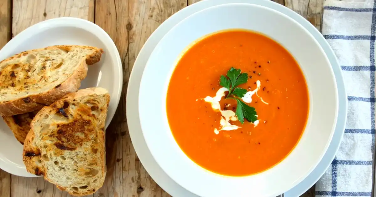 Tomato Bisque Soup: Easy & Creamy