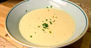 Smooth and creamy garlic soup with potatoes